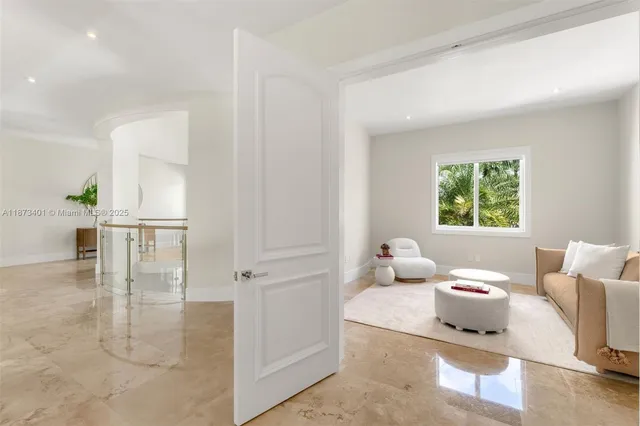 $9,695,000 | 6080 Southwest 104th Street, Pinecrest, FL 33156