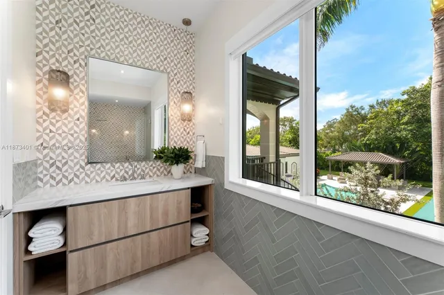 $9,695,000 | 6080 Southwest 104th Street, Pinecrest, FL 33156