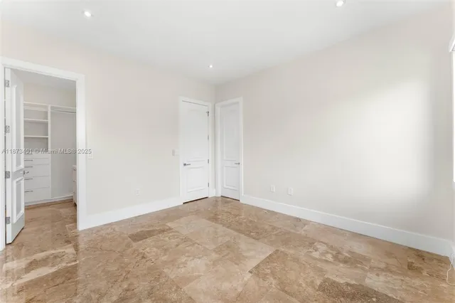 $9,695,000 | 6080 Southwest 104th Street, Pinecrest, FL 33156