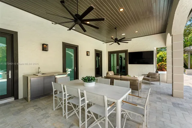 $9,695,000 | 6080 Southwest 104th Street, Pinecrest, FL 33156