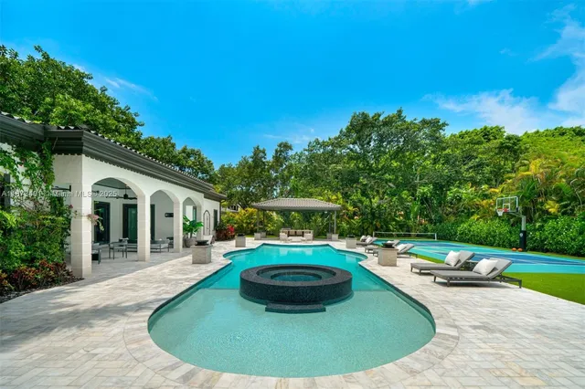 $9,695,000 | 6080 Southwest 104th Street, Pinecrest, FL 33156