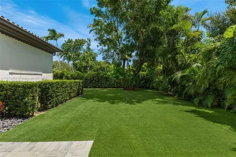 $9,695,000 | 6080 Southwest 104th Street, Pinecrest, FL 33156