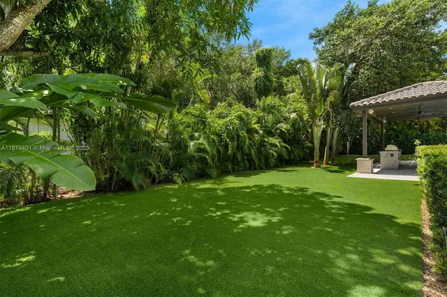 $9,695,000 | 6080 Southwest 104th Street, Pinecrest, FL 33156