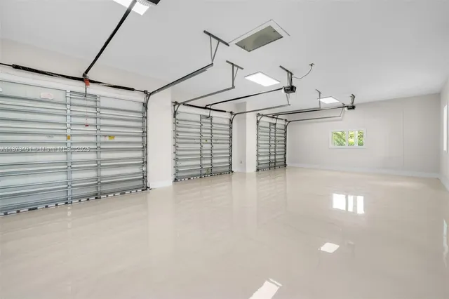 $9,695,000 | 6080 Southwest 104th Street, Pinecrest, FL 33156