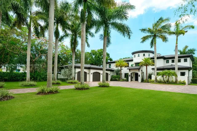 $9,695,000 | 6080 Southwest 104th Street, Pinecrest, FL 33156