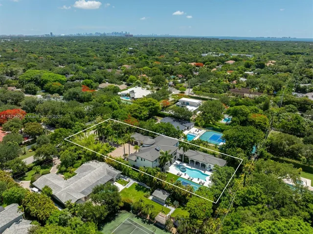 $9,695,000 | 6080 Southwest 104th Street, Pinecrest, FL 33156