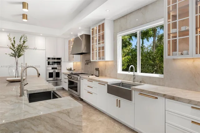 $9,695,000 | 6080 Southwest 104th Street, Pinecrest, FL 33156