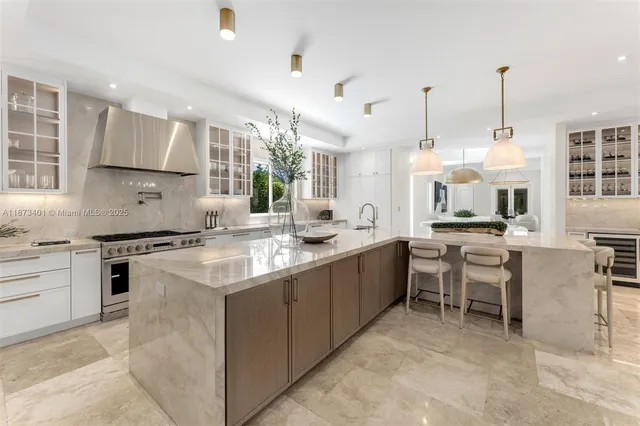 $9,695,000 | 6080 Southwest 104th Street, Pinecrest, FL 33156