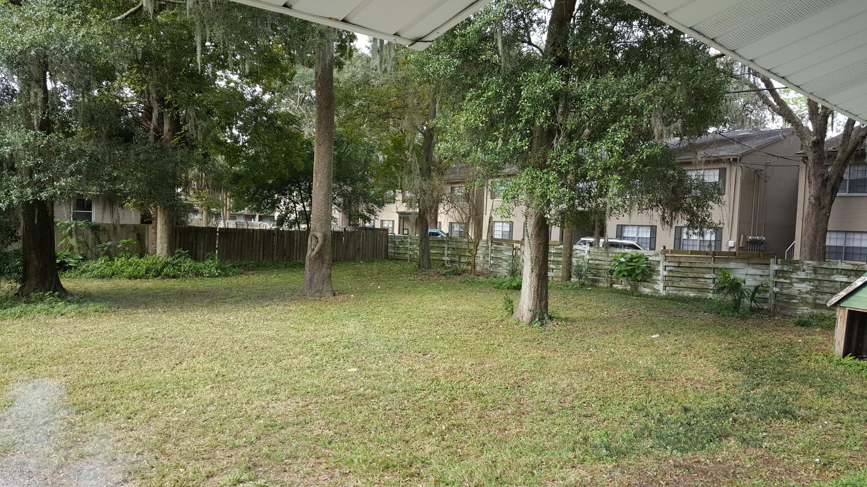 5303 Burdette Road Jacksonville, FL 32211 - Photo 3 of 14 a backyard of a house with lots of green space