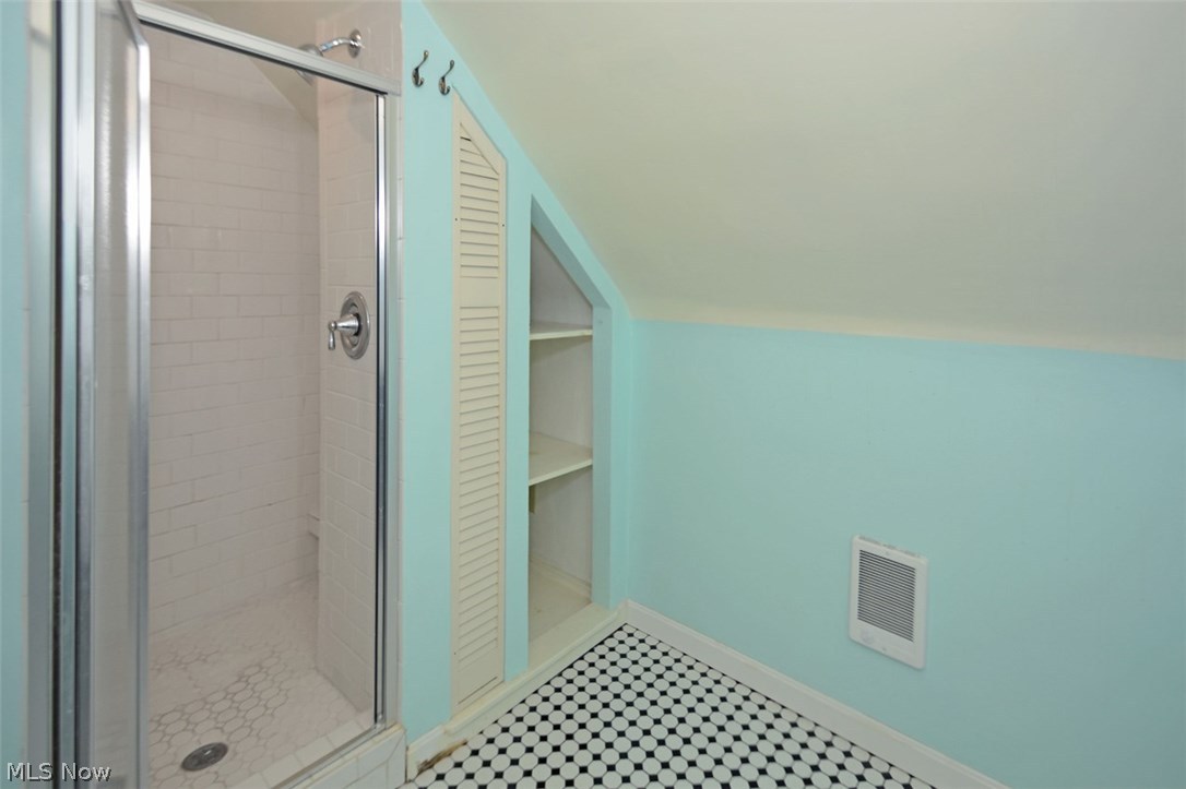 1507 Crest Road Cleveland, OH 44121 - Photo 27 of 34