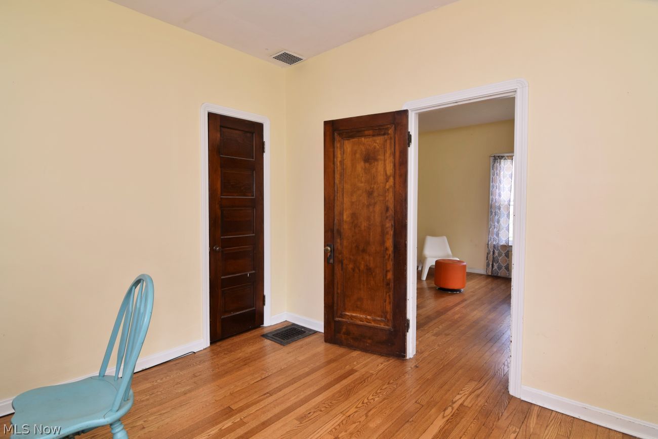 1532 Sheridan Road Cleveland, OH 44121 - Photo 21 of 29 Bedroom 1