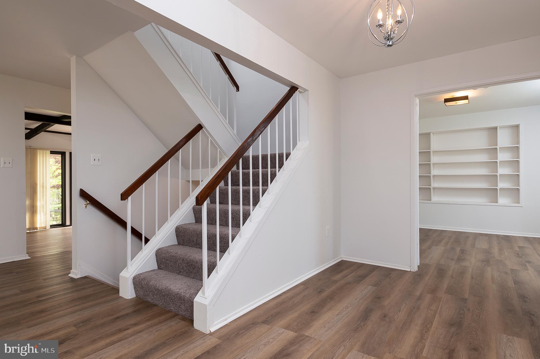 4541 Dustin Road Burtonsville, MD 20866 - Photo 4 of 34 Foyer