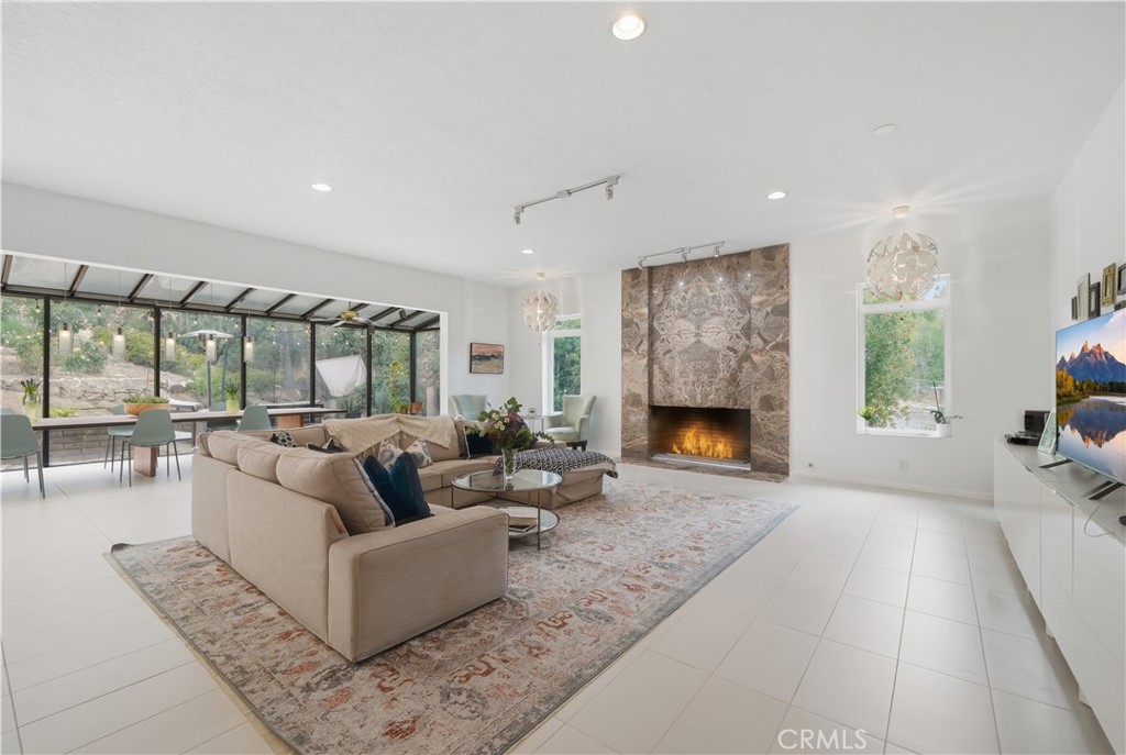 6060 Pachappa Drive Riverside, CA 92506 - Photo 12 of 46 Massive great room