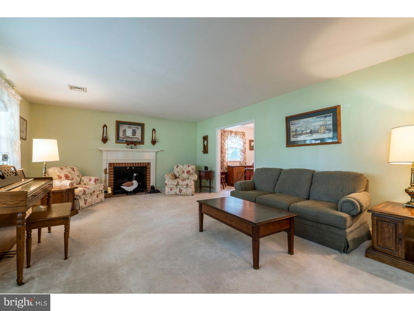 214 Foxcroft Road Broomall, PA 19008 - Photo 4 of 17 Gallery Image 4