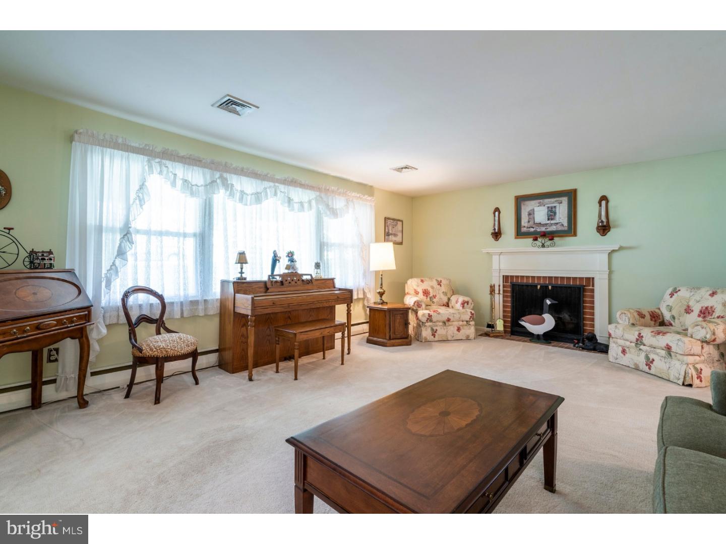 214 Foxcroft Road Broomall, PA 19008 - Photo 5 of 17 Gallery Image 5