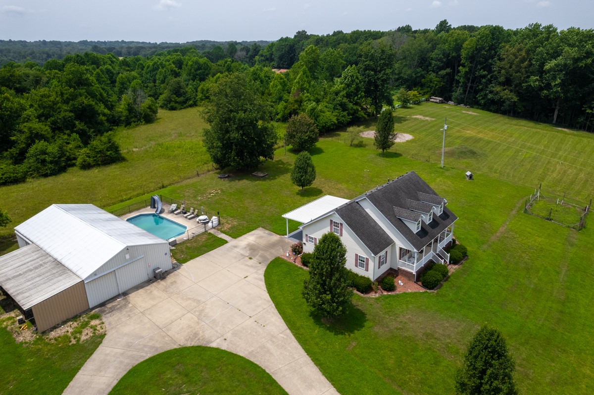 1301 Rogues Fork Road Bethpage, TN 37022 - Photo 48 of 51 an aerial view of a house having yard