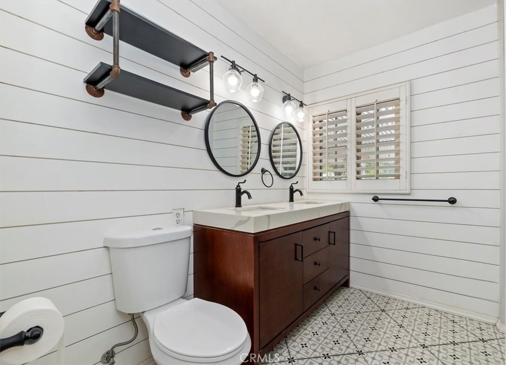 3630 Castle Reagh Place Riverside, CA 92506 - Photo 18 of 37 a bathroom with a toilet sink and mirror