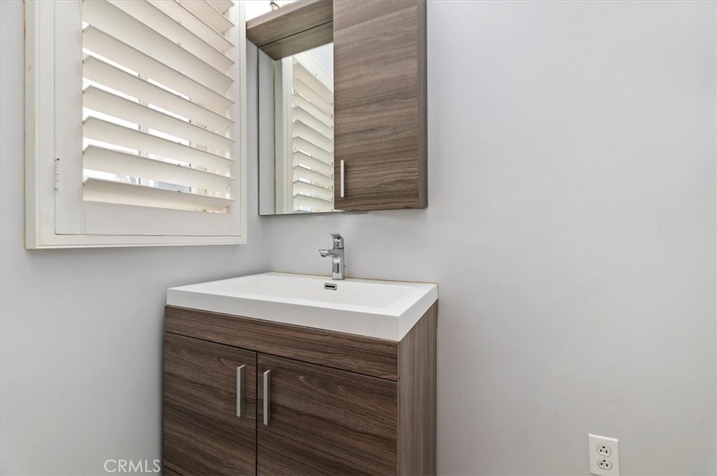 3630 Castle Reagh Place Riverside, CA 92506 - Photo 22 of 37 a bathroom with a sink and a mirror