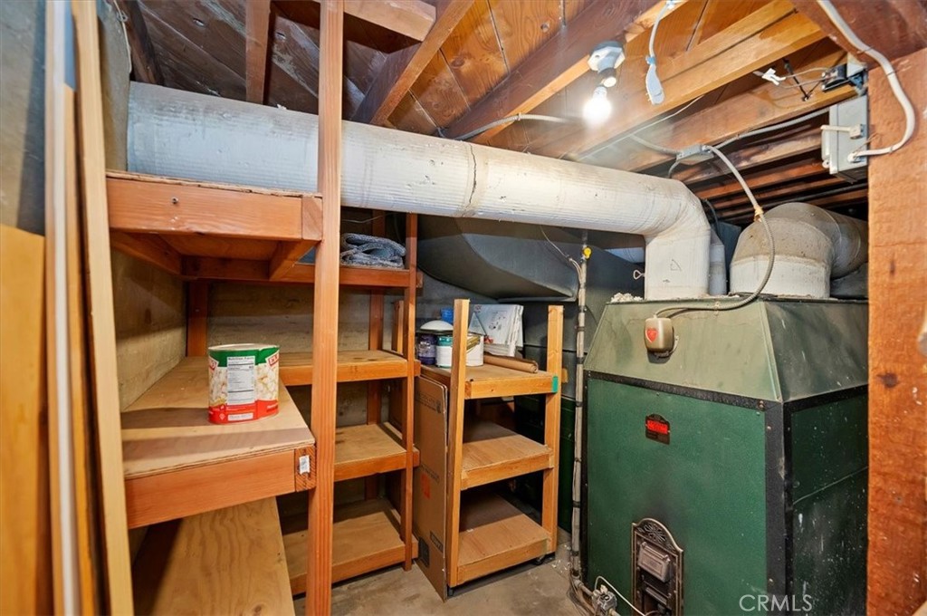 3630 Castle Reagh Place Riverside, CA 92506 - Photo 30 of 37 a utility room with washer and dryer