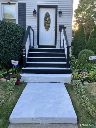 $715,000 | 294 Church Street, Guilford, CT 06437