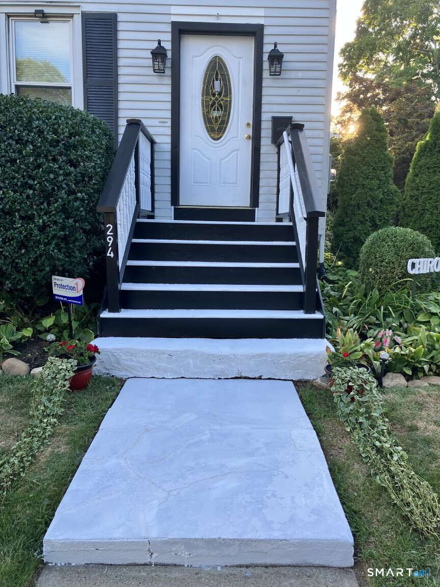 294 Church Street Guilford, CT 06437 - Photo 4 of 32 a view of entryway with a yard