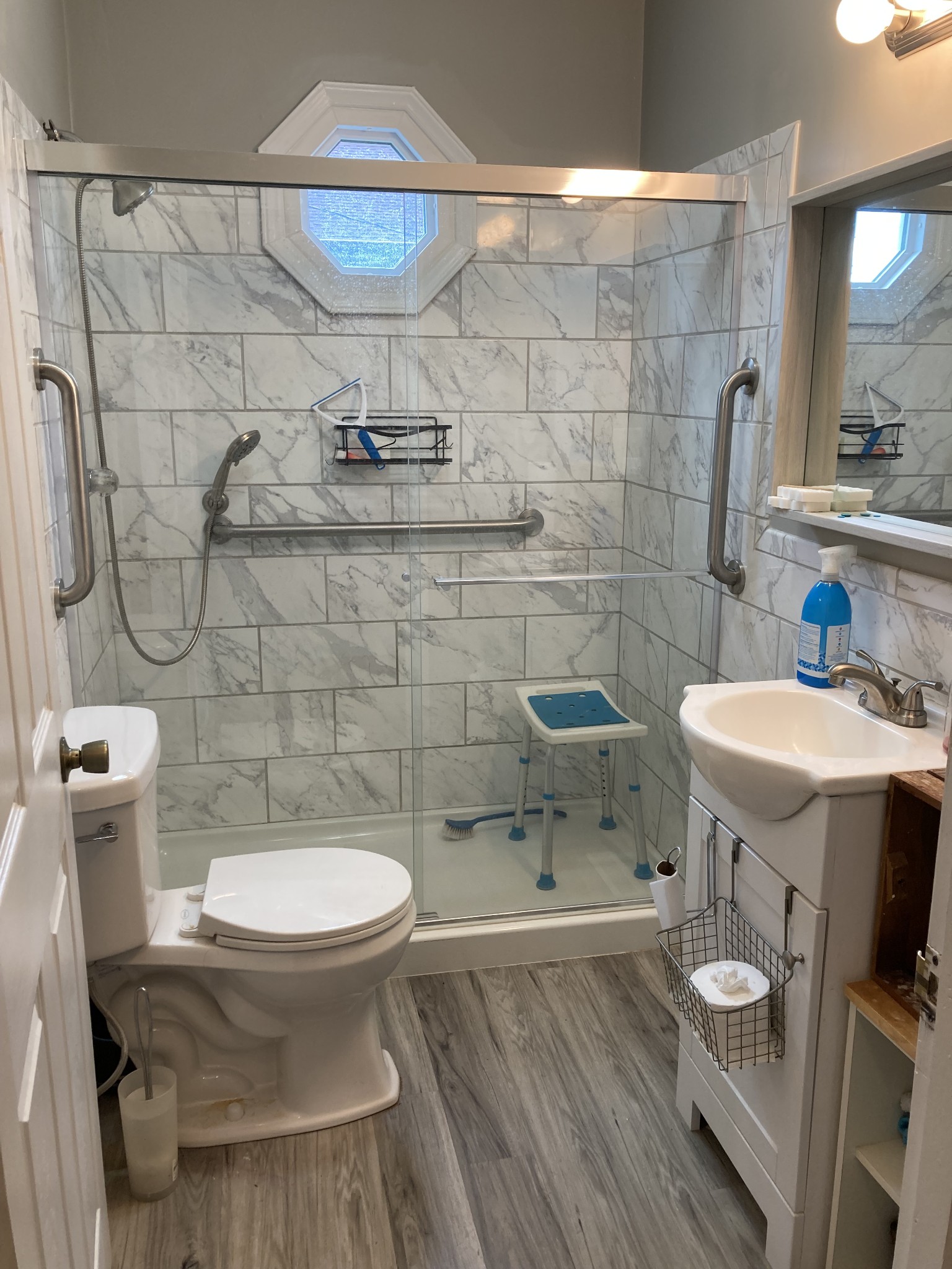 609 Crestview Drive Springfield, TN 37172 - Photo 20 of 51 a bathroom with a sink a toilet and a mirror