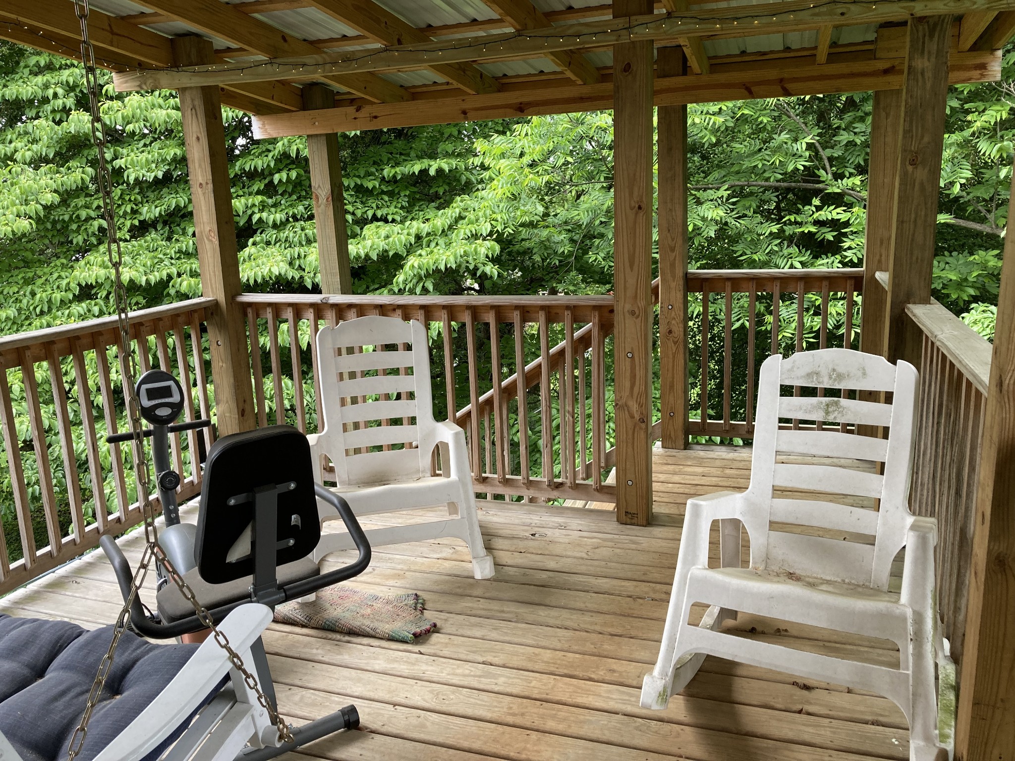 609 Crestview Drive Springfield, TN 37172 - Photo 38 of 51 a view of a chair and tables in the balcony