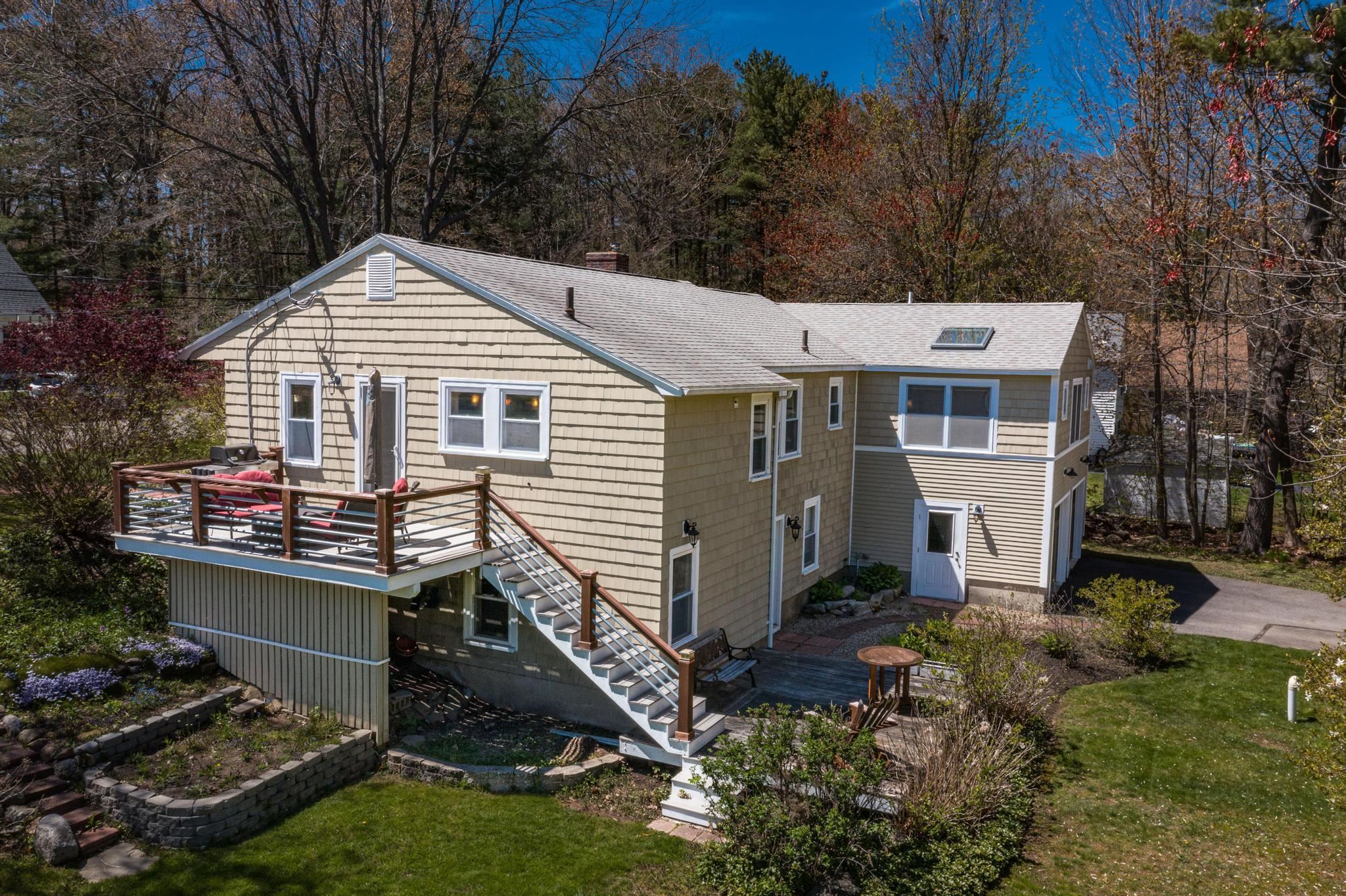89 Cliff Road Portsmouth, NH 03801 - Photo 2 of 30 Gallery Image 2