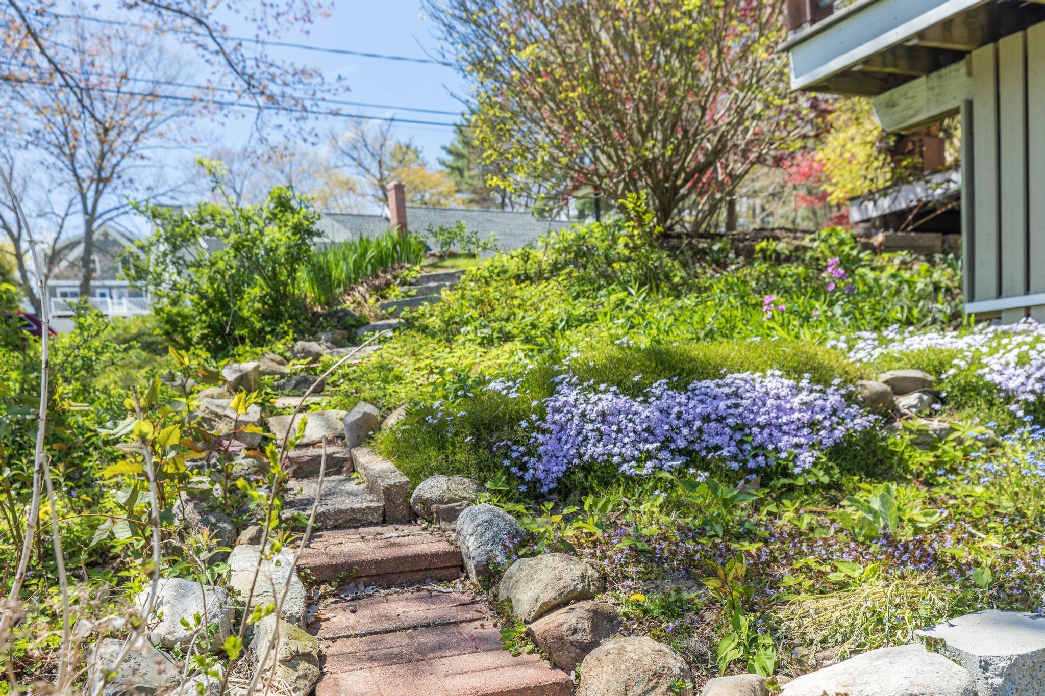 89 Cliff Road Portsmouth, NH 03801 - Photo 4 of 30 Gallery Image 4