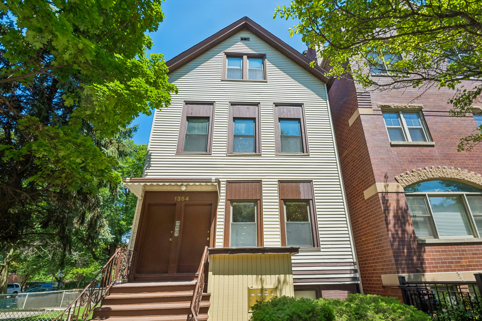 1354 West George Street, Unit 1 Chicago, IL 60657 - Photo 1 of 13