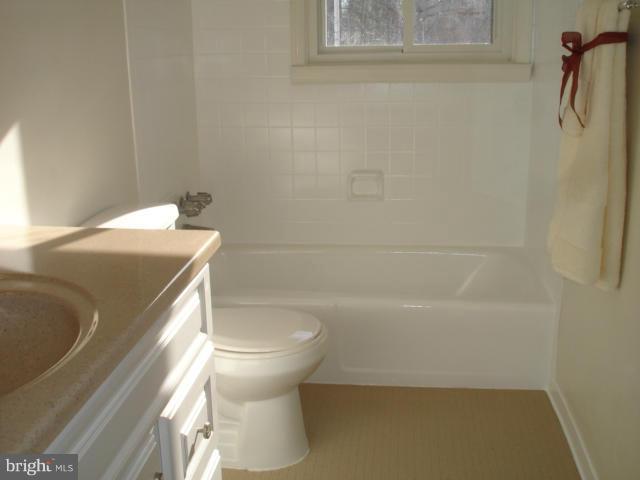 8601 Stonewall Road Manassas, VA 20110 - Photo 22 of 27 Bath