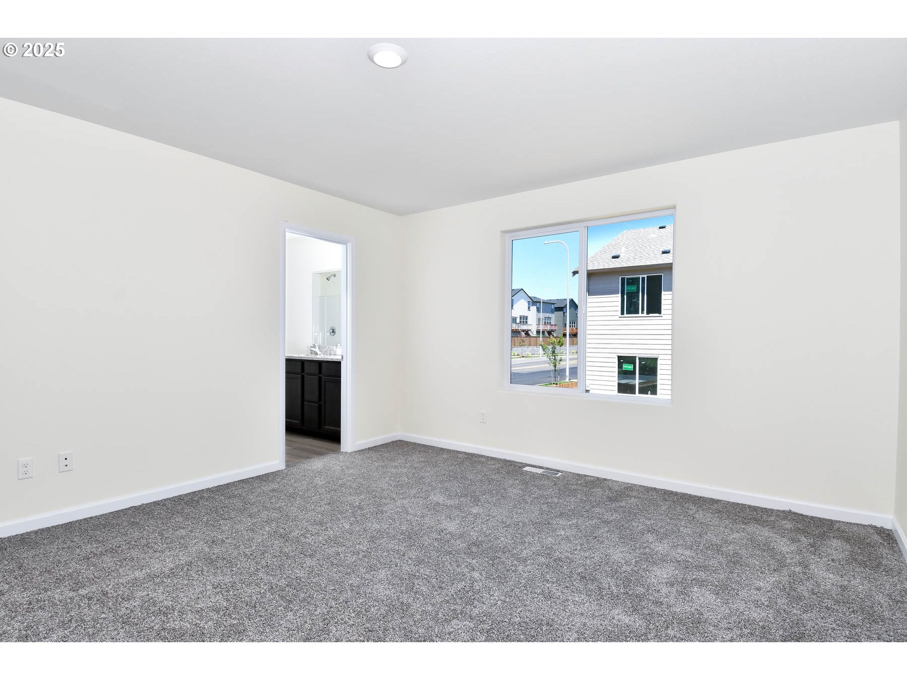 3989 Southwest Duniway Lane Gresham, OR 97080 - Photo 5 of 19 a view of an empty room with a window