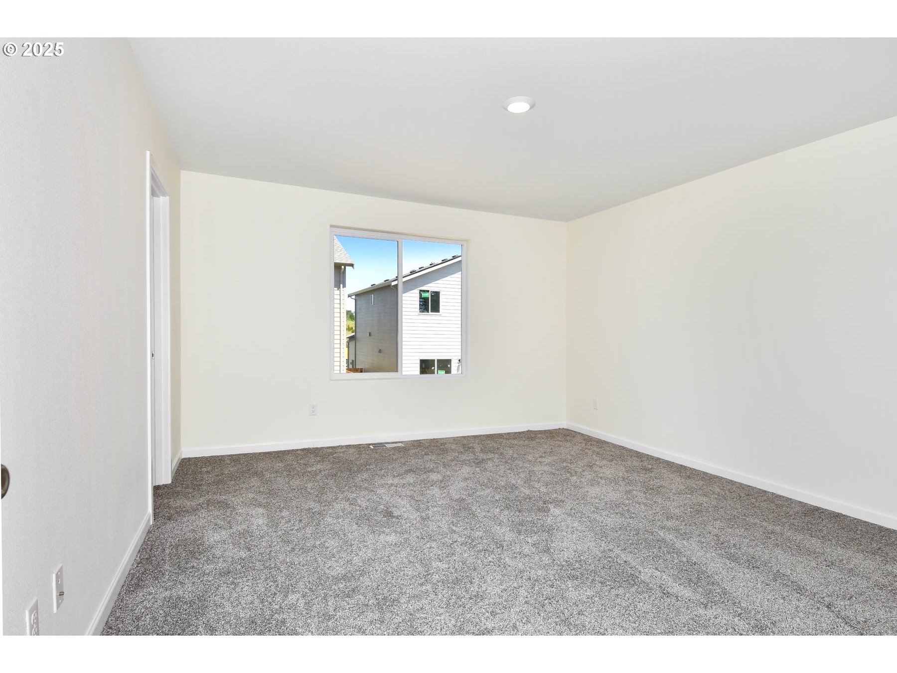 3989 Southwest Duniway Lane Gresham, OR 97080 - Photo 8 of 19 a view of an empty room