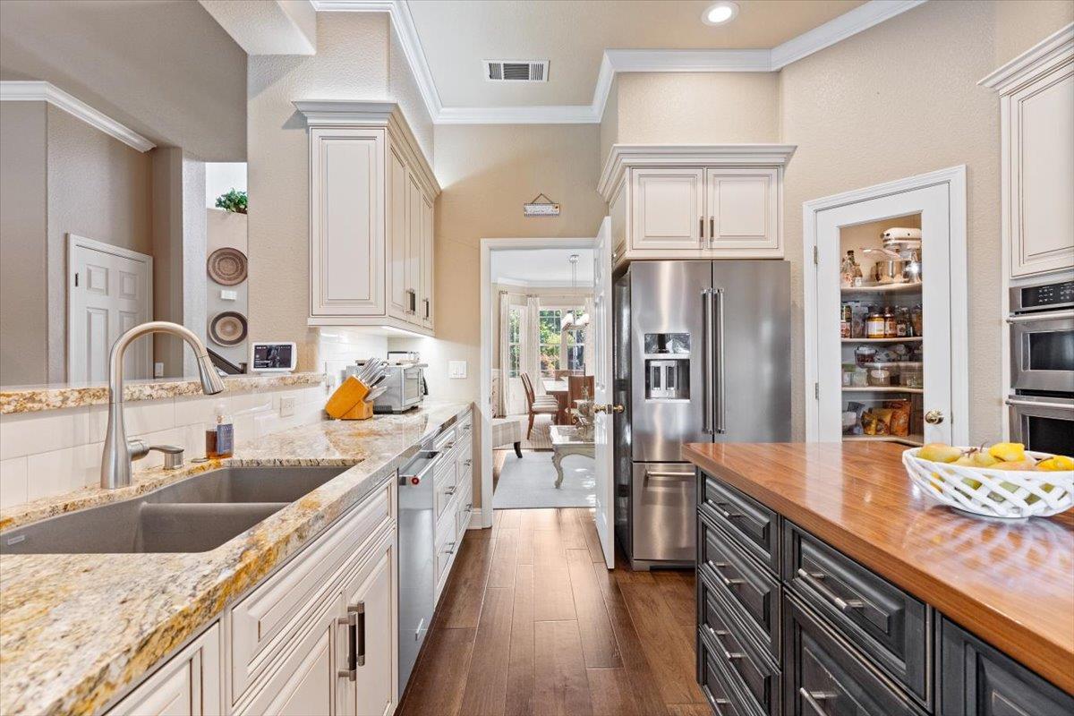 9146 Quail Brook Circle Elk Grove, CA 95624 - Photo 12 of 46