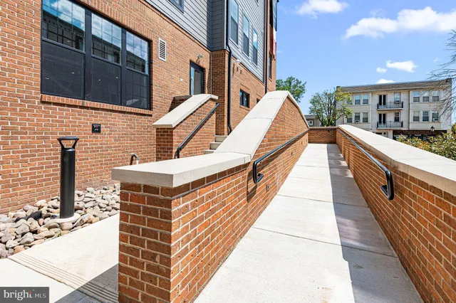 $2,857 | 26 South York Road, Unit 305, Hatboro, PA 19040