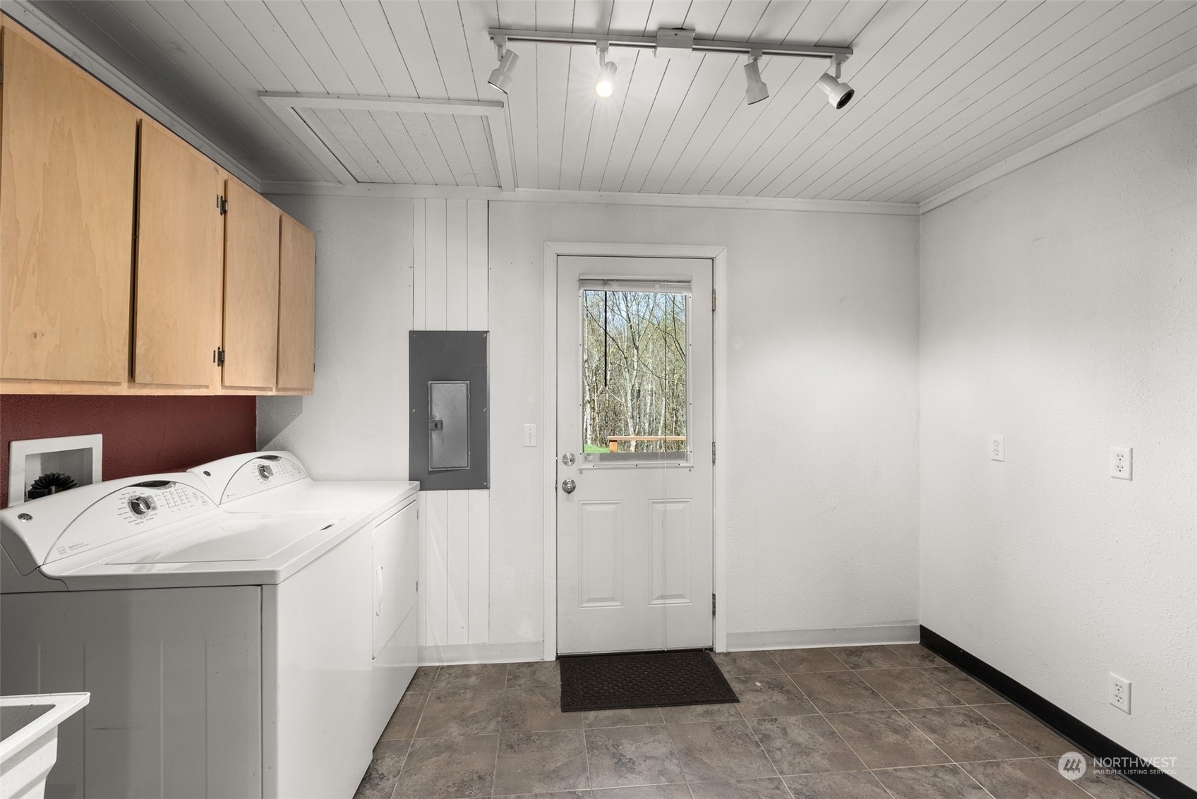 370 Manners Road Rochester, WA 98579 - Photo 24 of 34 a utility room with dryer and washer