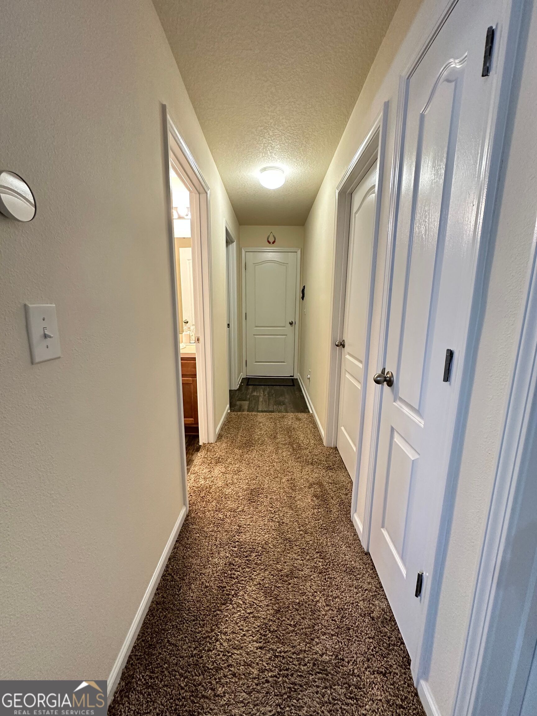 25 Fox Path St. Marys, GA 31558 - Photo 14 of 22 a view of a hallway