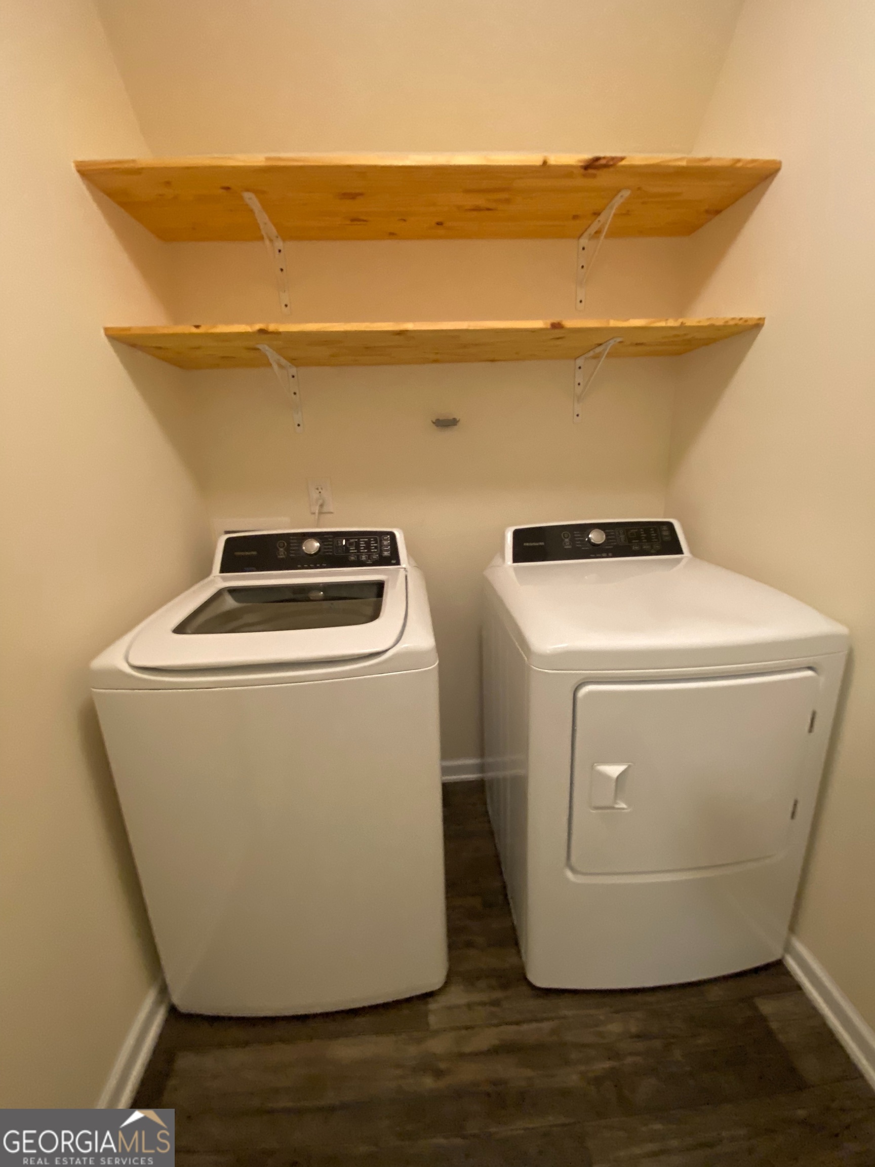 25 Fox Path St. Marys, GA 31558 - Photo 20 of 22 a utility room with dryer and washer