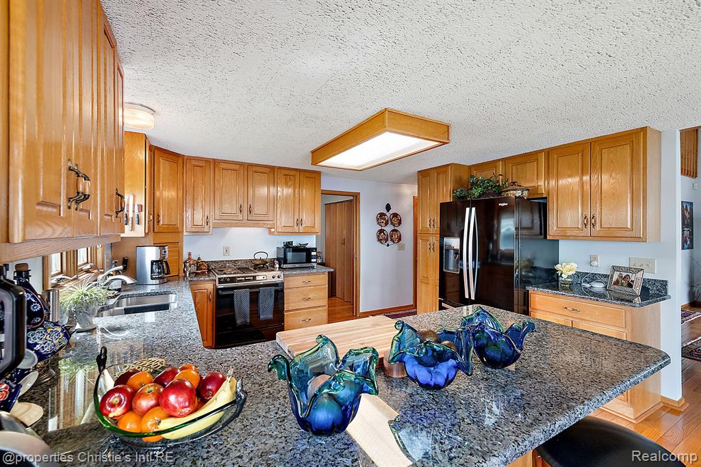 32257 North River Road Harrison Township, MI 48045 - Photo 25 of 58 Gallery Image 25