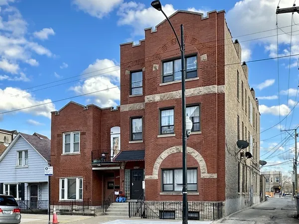 $1,695 | 2347 West 24th Place, Unit 3R, Chicago, IL 60608