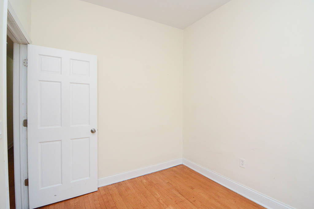 2347 West 24th Place, Unit 3R Chicago, IL 60608 - Photo 15 of 20 a view of an empty room