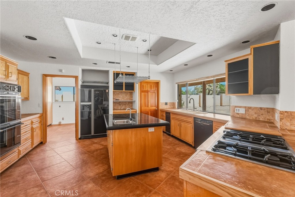 13009 Rincon Road Apple Valley, CA 92308 - Photo 12 of 52 Gallery Image 12