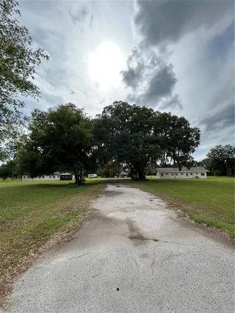 $875 | 8010 Southeast Us Highway, Unit 2C, Hawthorne, FL 32640