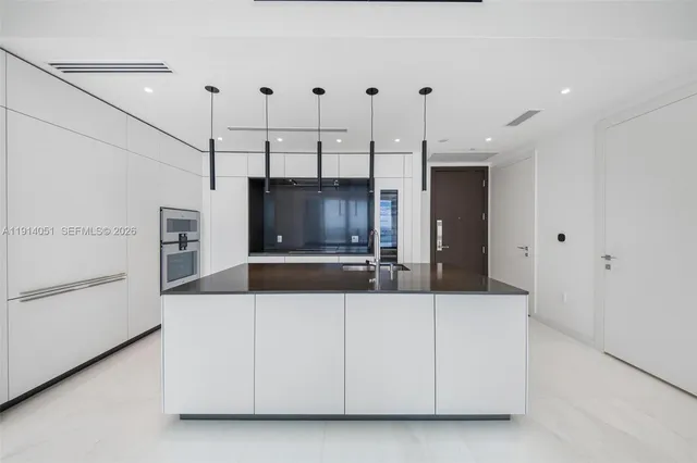 $2,325,000 | 300 Biscayne Blvd Way, Unit 3506W, Miami, FL 33131