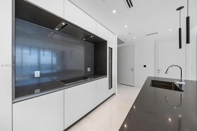 $2,325,000 | 300 Biscayne Blvd Way, Unit 3506W, Miami, FL 33131