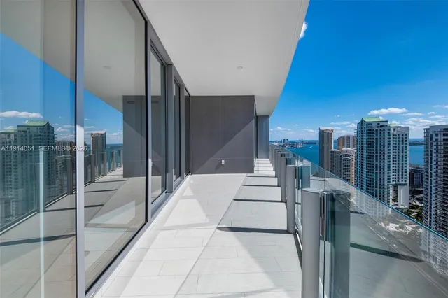 $2,325,000 | 300 Biscayne Blvd Way, Unit 3506W, Miami, FL 33131