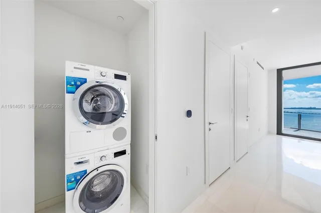 $2,325,000 | 300 Biscayne Blvd Way, Unit 3506W, Miami, FL 33131