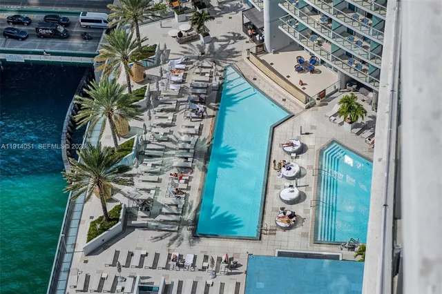 $2,325,000 | 300 Biscayne Blvd Way, Unit 3506W, Miami, FL 33131