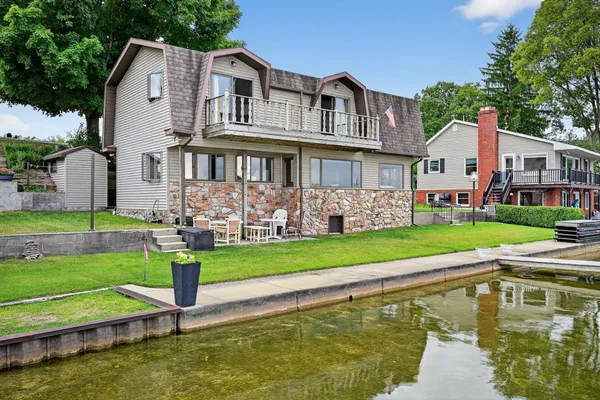 $549,900 | 32680 South Street, Lawton, MI 49065