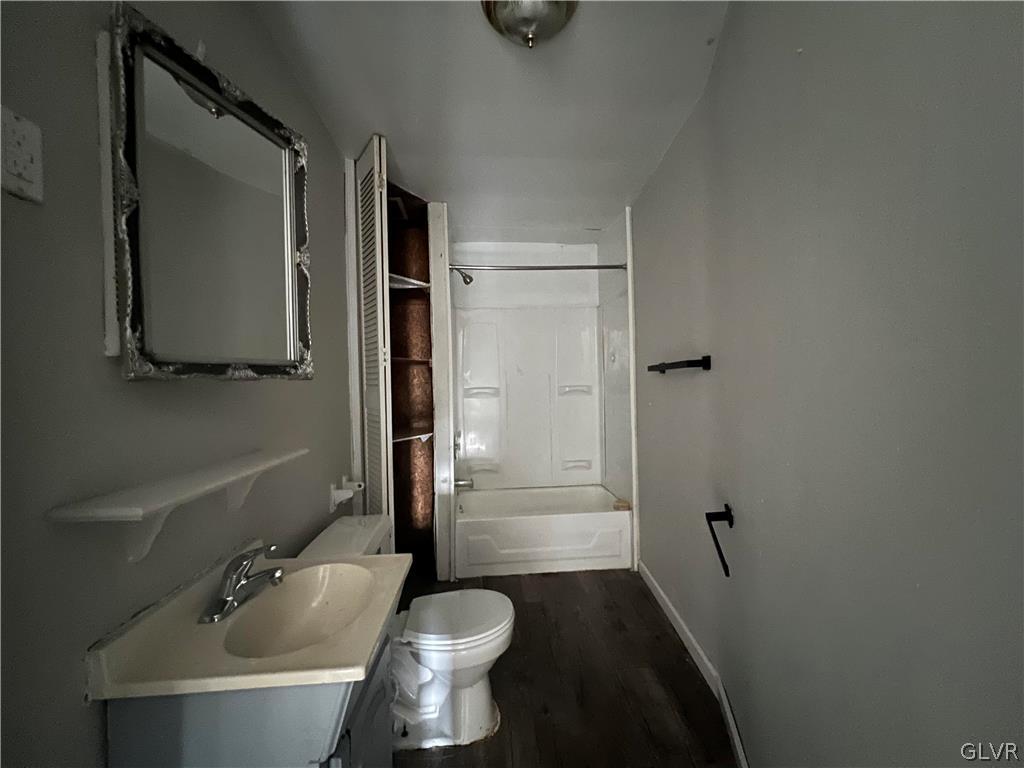 644 William Street Bethlehem, PA 18015 - Photo 9 of 15 a bathroom with a tub toilet sink and mirror